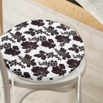 - RealHomes Yuvarlak Fermuarlı Minder - Realhomes  Beyaz Zemin Üzerinde Siyah Yaprak Desenli Dijital Baskılı Modern Yuvarlak Fermuarlı Sandalye Minderi Realhomes