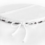 - RealHomes Yuvarlak Fermuarlı Minder - Realhomes  Beyaz Zemin Üzerinde Siyah Yaprak Desenli Dijital Baskılı Modern Yuvarlak Fermuarlı Sandalye Minderi Realhomes