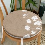 - RealHomes Yuvarlak Fermuarlı Minder - Realhomes  Renkli Zemin Üzerinde Beyaz Çiçek Desenli Dijital Baskılı Modern Yuvarlak Fermuarlı Sandalye Minderi Realhomes