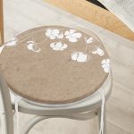 - RealHomes Yuvarlak Fermuarlı Minder - Realhomes  Renkli Zemin Üzerinde Beyaz Çiçek Desenli Dijital Baskılı Modern Yuvarlak Fermuarlı Sandalye Minderi Realhomes