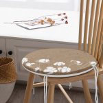 - RealHomes Yuvarlak Fermuarlı Minder - Realhomes  Renkli Zemin Üzerinde Beyaz Çiçek Desenli Dijital Baskılı Modern Yuvarlak Fermuarlı Sandalye Minderi Realhomes