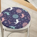 - RealHomes Yuvarlak Fermuarlı Minder - Realhomes  Renkli Zemin Üzerinde Geyik Desenli Dijital Baskılı Modern Yuvarlak Fermuarlı Sandalye Minderi Realhomes