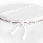 - RealHomes Yuvarlak Fermuarlı Minder - Realhomes  Renkli Zemin Üzerinde Beyaz Çiçek Desenli Dijital Baskılı Modern Yuvarlak Fermuarlı Sandalye Minderi Realhomes