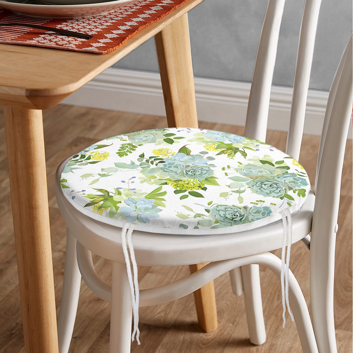 Beyaz Zemin Üzerinde Yeşil Renkli Çiçek Desenli Dijital Baskılı Modern Yuvarlak Fermuarlı Sandalye Minderi Realhomes