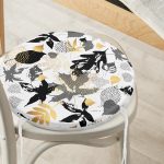 - RealHomes Yuvarlak Fermuarlı Minder - Realhomes Beyaz Zemin Üzerinde Gold Detaylı Yaprak Desenli Dijital Baskılı Modern Yuvarlak Fermuarlı Sandalye Minderi Realhomes