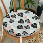 - RealHomes Yuvarlak Fermuarlı Minder - Realhomes  Renkli Zemin Üzerinde Siyah Yaprak Desenli Dijital Baskılı Modern Yuvarlak Fermuarlı Sandalye Minderi Realhomes