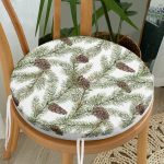 - RealHomes Yuvarlak Fermuarlı Minder - Realhomes Beyaz Zemin Üzerinde Kozalak Desenli Dijital Baskılı Modern Yuvarlak Fermuarlı Sandalye Minderi Realhomes