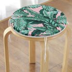 - RealHomes Yuvarlak Fermuarlı Minder - Realhomes  Pastel Zemin Üzerinde Yeşil Yaprak Desenli Dijital Baskılı Modern Yuvarlak Fermuarlı Sandalye Minderi Realhomes