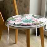 - RealHomes Yuvarlak Fermuarlı Minder - Realhomes Beyaz Zemin Üzerinde Yeşil Yaprak Desenli Dijital Baskılı Modern Yuvarlak Fermuarlı Sandalye Minderi Realhomes