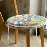 - RealHomes Yuvarlak Fermuarlı Minder - Realhomes Beyaz Zemin Üzerinde Renkli Yaprak Desenli Dijital Baskılı Modern Yuvarlak Fermuarlı Sandalye Minderi Realhomes