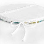 - RealHomes Yuvarlak Fermuarlı Minder - Realhomes Beyaz Zemin Üzerinde Renkli Yaprak Desenli Dijital Baskılı Modern Yuvarlak Fermuarlı Sandalye Minderi Realhomes