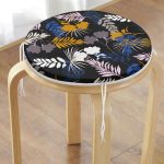 - RealHomes Yuvarlak Fermuarlı Minder - Realhomes  Siyah Zemin Üzerinde Renkli Yaprak Desenli Dijital Baskılı Modern Yuvarlak Fermuarlı Sandalye Minderi Realhomes