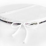 - RealHomes Yuvarlak Fermuarlı Minder - Realhomes  Siyah Zemin Üzerinde Renkli Yaprak Desenli Dijital Baskılı Modern Yuvarlak Fermuarlı Sandalye Minderi Realhomes