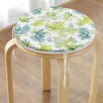 - RealHomes Yuvarlak Fermuarlı Minder - Realhomes Beyaz Zemin Üzerinde Yeşil Renkli Yaprak Desenli Dijital Baskılı Modern Yuvarlak Fermuarlı Sandalye Minderi Realhomes