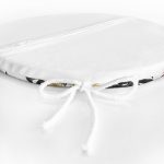 - RealHomes Yuvarlak Fermuarlı Minder - Realhomes Beyaz Zemin Üzerinde Gold Detaylı Siyah Yaprak Desenli Dijital Baskılı Modern Yuvarlak Fermuarlı Sandalye Minderi Realhomes