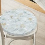 - RealHomes Yuvarlak Fermuarlı Minder - Realhomes  Renkli Zemin Üzerinde Yaprak Desenli Dijital Baskılı Modern Yuvarlak Fermuarlı Sandalye Minderi Realhomes