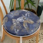 - RealHomes Yuvarlak Fermuarlı Minder - Realhomes  Mavi Zemin Üzerinde Gold Detaylı Yaprak Desenli Dijital Baskılı Modern Yuvarlak Fermuarlı Sandalye Minderi Realhomes
