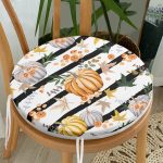 - RealHomes Yuvarlak Fermuarlı Minder - Realhomes  Beyaz Zemin Üzerinde Siyah Çizgili Bal Kabağı Desenli Dijital Baskılı Modern Yuvarlak Fermuarlı Sandalye Minderi Realhomes