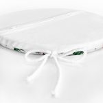 Beyaz Zemin Üzerinde Ekoseli Çam Ağacı Desenli Dijital Baskılı Modern Yuvarlak Fermuarlı Sandalye Minderi Realhomes