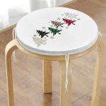 - RealHomes Yuvarlak Fermuarlı Minder - Realhomes  Beyaz Zemin Üzerinde Ekoseli Çam Ağacı Desenli Dijital Baskılı Modern Yuvarlak Fermuarlı Sandalye Minderi Realhomes