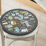 - RealHomes Yuvarlak Fermuarlı Minder - Realhomes Pastel Zemin Üzerinde Yılbaşı Desenli Dijital Baskılı Modern Yuvarlak Fermuarlı Sandalye Minderi Realhomes