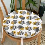 - RealHomes Yuvarlak Fermuarlı Minder - Realhomes  Beyaz Zemin Üzerinde Ekose Desenli Bal Kabağı Motifli Dijital Baskılı Modern Yuvarlak Fermuarlı Sandalye Minderi Realhomes