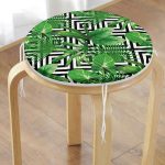 - RealHomes Yuvarlak Fermuarlı Minder - Realhomes Geometrik Zeminde Yeşil Yaprak Desenli Dijital Baskılı Modern Yuvarlak Fermuarlı Sandalye Minderi Realhomes