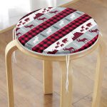 - RealHomes Yuvarlak Fermuarlı Minder - Realhomes Beyaz Zemin Üzerinde Ekose Desenli Geyik Desenli Dijital Baskılı Modern Yuvarlak Fermuarlı Sandalye Minderi Realhomes
