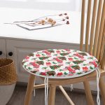 - RealHomes Yuvarlak Fermuarlı Minder - Realhomes  Beyaz Zemin Üzerinde Yılbaşı Desenli Kırmızı Vosvos Dijital Baskılı Modern Yuvarlak Fermuarlı Sandalye Minderi Realhomes