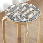 Beyaz Zemin Üzerinde Renkli Yaprak Desenli Dijital Baskılı Modern Yuvarlak Fermuarlı Sandalye Minderi Realhomes