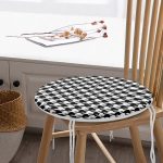 - RealHomes Yuvarlak Fermuarlı Minder - Realhomes Beyaz Zemin Üzerinde Siyah Ekose Desenli Dijital Baskılı Modern Yuvarlak Fermuarlı Sandalye Minderi Realhomes