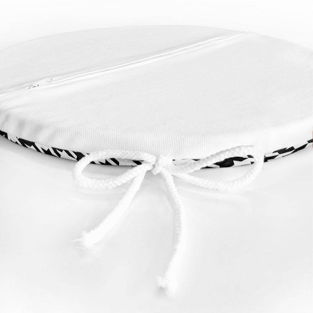 Beyaz Zemin Üzerinde Siyah Ekose Desenli Dijital Baskılı Modern Yuvarlak Fermuarlı Sandalye Minderi Realhomes
