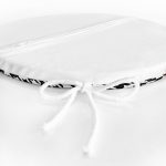 - RealHomes Yuvarlak Fermuarlı Minder - Realhomes Beyaz Zemin Üzerinde Siyah Ekose Desenli Dijital Baskılı Modern Yuvarlak Fermuarlı Sandalye Minderi Realhomes