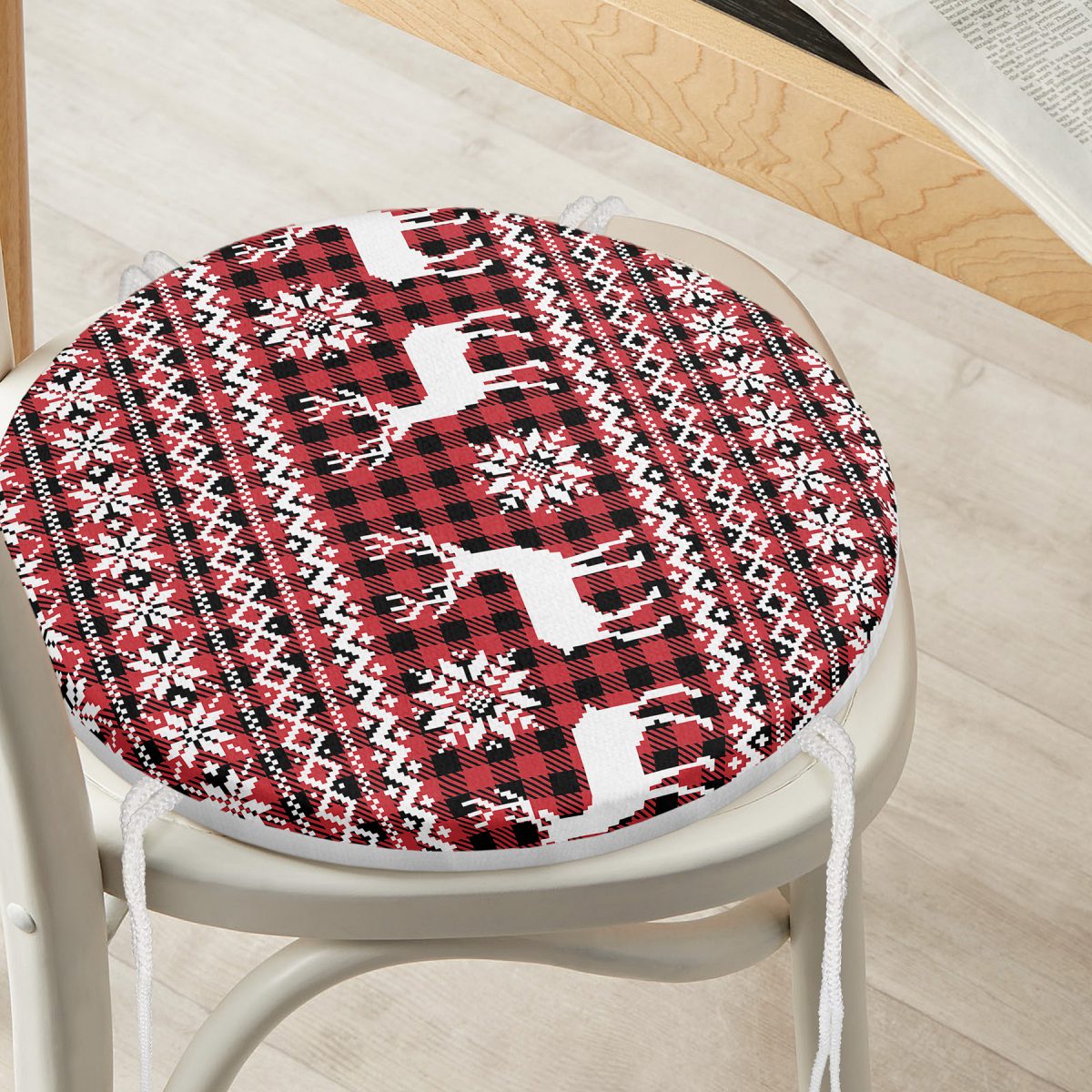 Kırmızı Ekose Desenli Geyik Motifli Dijital Baskılı Modern Yuvarlak Fermuarlı Sandalye Minderi Realhomes