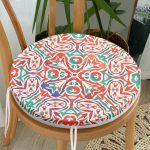 Beyaz Zemin Üzerinde Çini Desenli Dijital Baskılı Modern Yuvarlak Fermuarlı Sandalye Minderi Realhomes