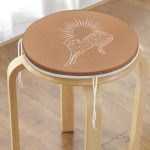 Pastel Zemin Üzerinde Onedraw Çizimli Güneş Desenli Dijital Baskılı Modern Yuvarlak Fermuarlı Sandalye Minderi Realhomes