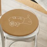 - RealHomes Yuvarlak Fermuarlı Minder - Realhomes Renkli Zemin Üzerinde Onedraw Çizimli Bayan Silüeti Dijital Baskılı Modern Yuvarlak Fermuarlı Sandalye Minderi Realhomes