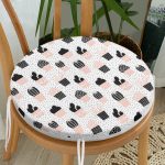 - RealHomes Yuvarlak Fermuarlı Minder - Realhomes Beyaz Zemin Üzerinde Siyah Puantiyeli Kaktüs Desenli Dijital Baskılı Modern Yuvarlak Fermuarlı Sandalye Minderi Realhomes
