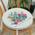 - RealHomes Yuvarlak Fermuarlı Minder - Realhomes  Renkli Zemin Üzerinde Oklu Kaktüs Desenli Dijital Baskılı Modern Yuvarlak Fermuarlı Sandalye Minderi Realhomes