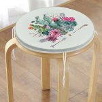 - RealHomes Yuvarlak Fermuarlı Minder - Realhomes  Renkli Zemin Üzerinde Oklu Kaktüs Desenli Dijital Baskılı Modern Yuvarlak Fermuarlı Sandalye Minderi Realhomes