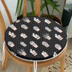 - RealHomes Yuvarlak Fermuarlı Minder - Realhomes Siyah Zemin Üzerinde Kaktüs Desenli Dijital Baskılı Modern Yuvarlak Fermuarlı Sandalye Minderi Realhomes