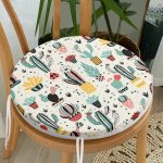 - RealHomes Yuvarlak Fermuarlı Minder - Realhomes  Renkli Zemin Üzerinde Sevimli Kaktüs Desenli Dijital Baskılı Modern Yuvarlak Fermuarlı Sandalye Minderi Realhomes