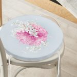 - RealHomes Yuvarlak Fermuarlı Minder - Realhomes Renkli Zeminli Ortanca Çiçek Desenli Dijital Baskılı Modern Yuvarlak Fermuarlı Sandalye Minderi Realhomes