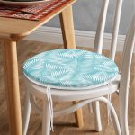- RealHomes Yuvarlak Fermuarlı Minder - Realhomes Turkuaz Zeminde Beyaz Yaprak Figürlü Dijital Baskılı Modern Yuvarlak Fermuarlı Sandalye Minderi Realhomes