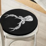 - RealHomes Yuvarlak Fermuarlı Minder - Realhomes  Siyah Zeminde Mermer Motifli Geyik Tasarımlı Yuvarlak Fermuarlı Sandalye Minderi Realhomes