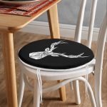 - RealHomes Yuvarlak Fermuarlı Minder - Realhomes  Siyah Zeminde Mermer Motifli Geyik Tasarımlı Yuvarlak Fermuarlı Sandalye Minderi Realhomes