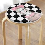 - RealHomes Yuvarlak Fermuarlı Minder - Realhomes Dama Zeminli Kitap Okuyan Kız Tasarımlı Dijital Baskılı Modern Yuvarlak Fermuarlı Sandalye Minderi Realhomes