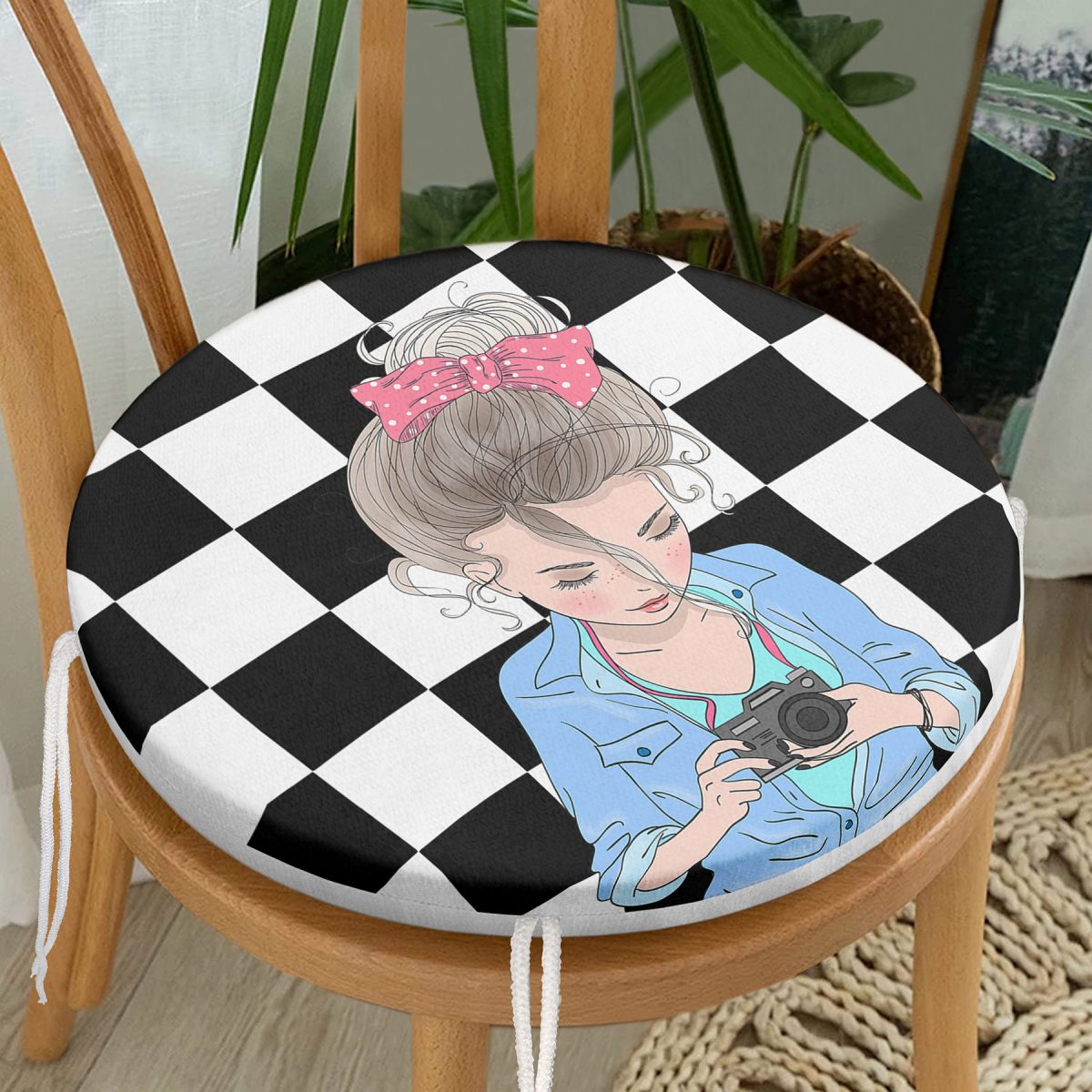 Dama Zeminli Fotoğraf Çeken Kız Tasarımlı Dijital Baskılı Yuvarlak Fermuarlı Sandalye Minderi Realhomes