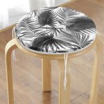 - RealHomes Yuvarlak Fermuarlı Minder - Realhomes Beyaz Zeminde Gri Tropikal Bitki Figürlü Dijital Baskılı Yuvarlak Fermuarlı Sandalye Minderi Realhomes