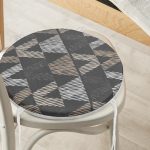 - RealHomes Yuvarlak Fermuarlı Minder - Realhomes Siyah Zemin Geometrik Üçgen Tasarımlı Yuvarlak Fermuarlı Sandalye Minderi Realhomes